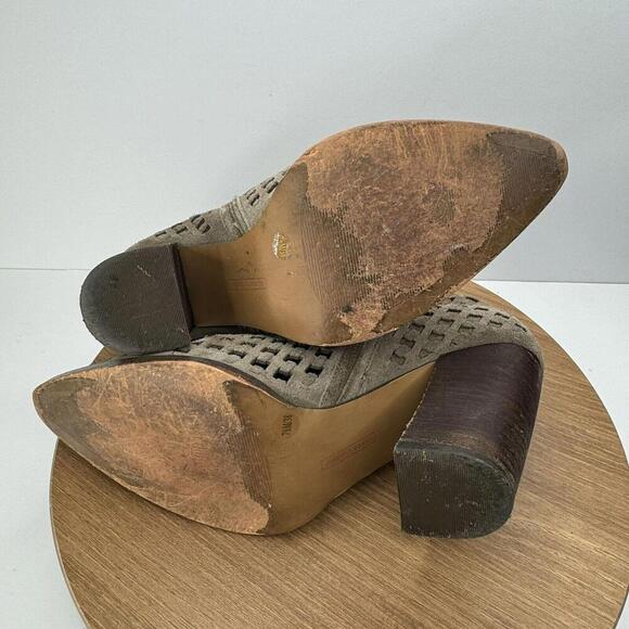 Vince Camuto Suede Cutout Ankle heeled Boots Size 7.5 Taupe Camarie‎ block stack - Picture 2 of 5